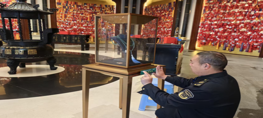 �ڳ��̲��չ��ʯ��Ʒ�г�ר������ ���С�һ��һ֤һ�롱